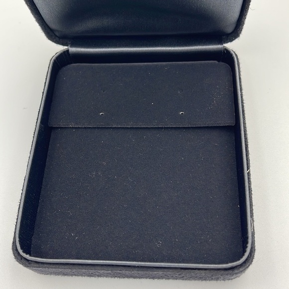 TIFFANY & Co Black Suede Earring Presentation Box - Picture 4 of 7